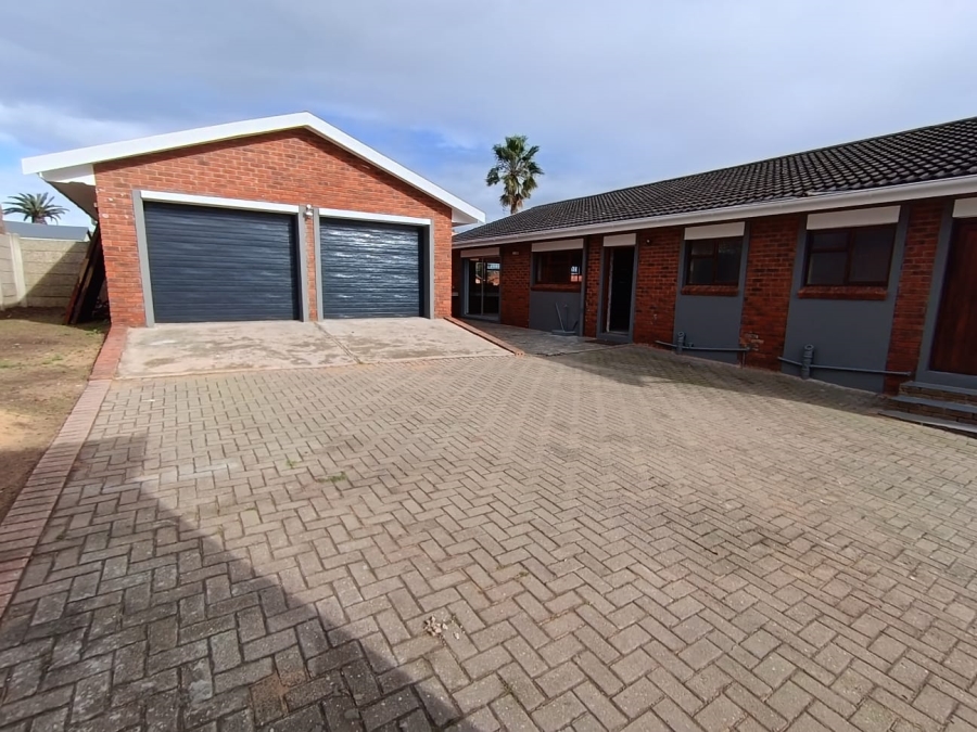 3 Bedroom Property for Sale in Heiderand Western Cape